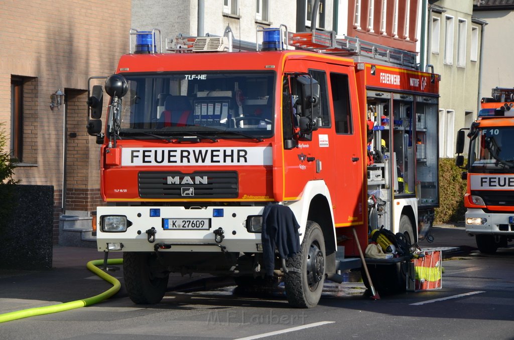 Feuer 3 Dachstuhlbrand Koeln Rath Heumar Gut Maarhausen Eilerstr P263.JPG